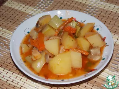Картофель с грибами и овощами