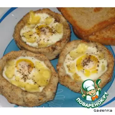 Картофельные гнезда с перепелиными яйцами