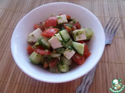 Салат с овощами и брынзой