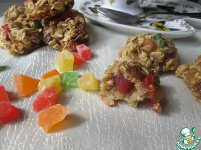 Овсяное печенье с изюмом и цукатами