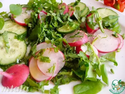 Летний салат из зелени