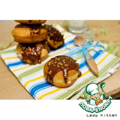 Пончики «Суфганийот» с ванильной начинкой в карамельно-арахисовой глазури