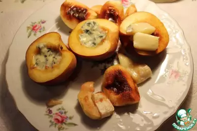 Персики или груши, запеченные с сыром