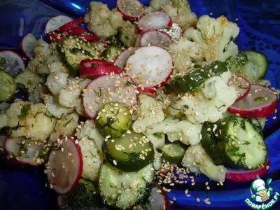 Салат с цветной капустой и редисом