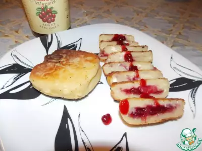 Творожные пирожки с начинкой из соуса дикая брусника