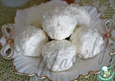 Десерт творожно-кокосовый с ягодами "Снежки"