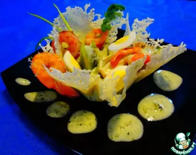 Пармеджановая тарелочка с креветками