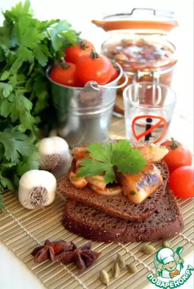 Малосольная маринованная сельдь в томатном соусе