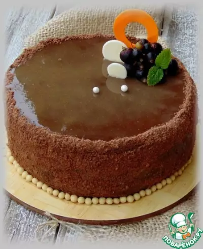 Шоколадный торт с черносмородиновым муссом