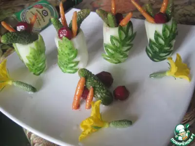 Салат "Малютки-овощи в огурце"