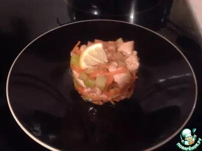 Курица с овощами в соусе чили