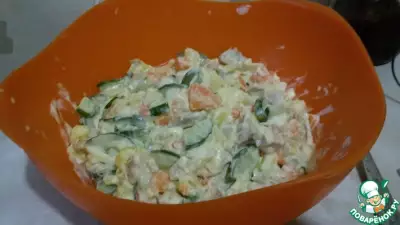 Простой салат с индейкой и овощами