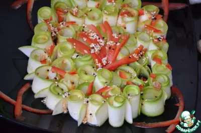 Легкая закуска-салат из кабачков цукини