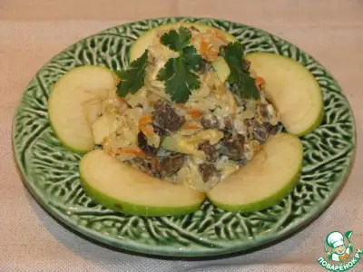 Салат из печени с рисом и яблоками