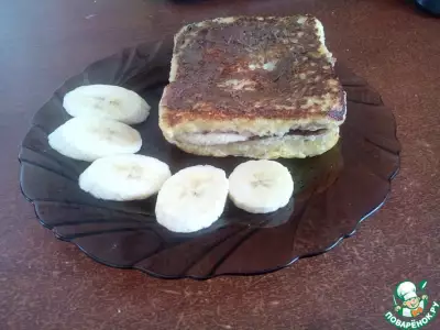 Сэндвич с шоколадной пастой и бананом