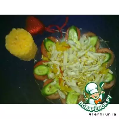 Салат из авокадо с кальмарами и маринованным перцем