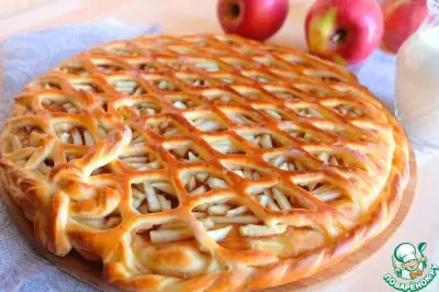 Пирог с яблоками и повидлом