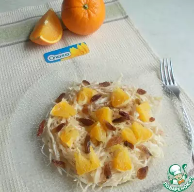 Капустный салат с изюмом и апельсином фото