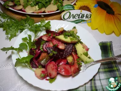 Салат с запеченной свеклой и авокадо