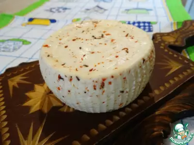 Домашний сыр с паприкой и тмином