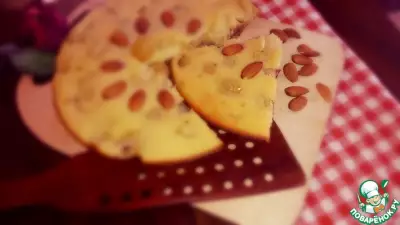 Виноградно финиковый пирог с орехами