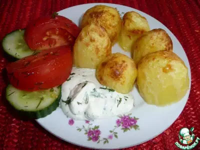 Картофель румяный с творожным соусом