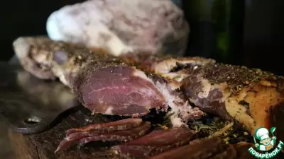 Вяленая свинина с перцем и розмарином