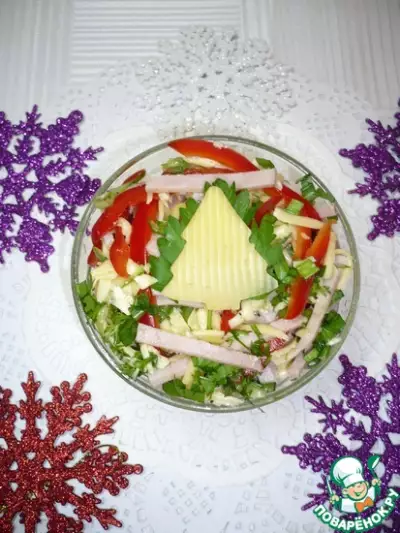 Сырный салат с ветчиной и овощами