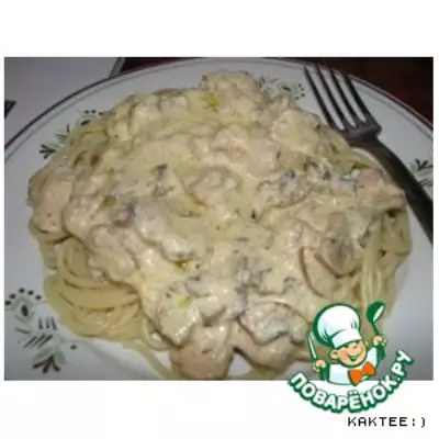 Спагетти с курицей и грибами