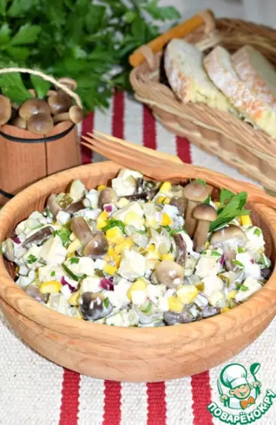 Салат с кукурузой и опятами "Орфей"