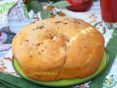 Томатный хлеб с сыром и тмином