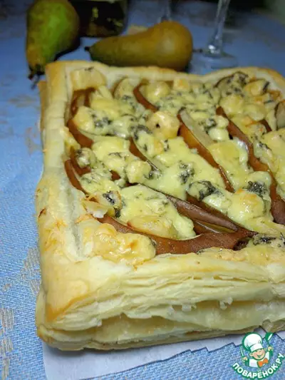 Пирог с грушами и сыром Дор Блю