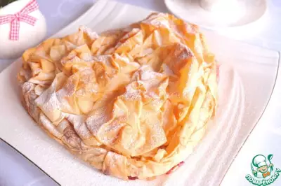 Пирог из теста фило со сливами
