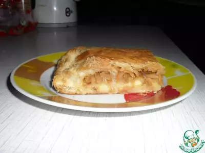 Пирог из слоеного теста с капустой и картофелем