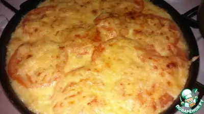 Картофельное пюре, запеченное с сыром и помидорами