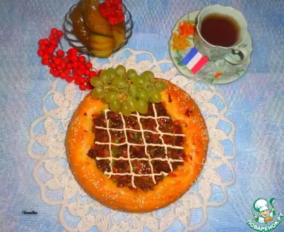 Пирог "Крут де домб" с мясом и зеленым горошком