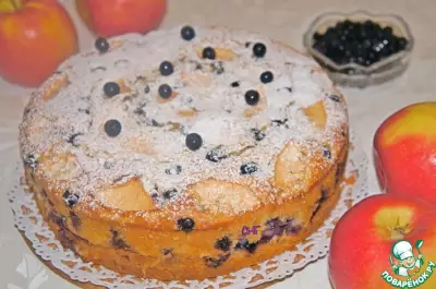 Яблочно миндальный пирог с черникой