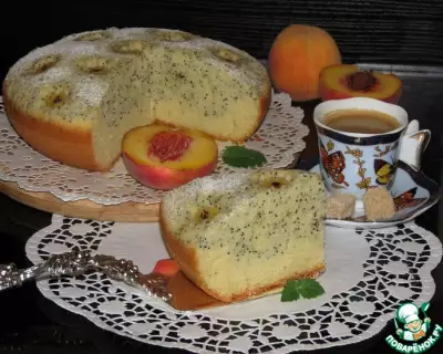 Двухслойный пирог с цветами из персиков