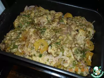Картошечка с куриными крылышками под сыром в духовке