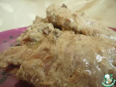 Куриные бедра под сливочно-грибным соусом