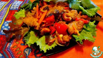 Курица с овощами и кешью по-тайски