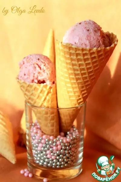 Домашнее йогуртовое мороженое с клубникой и киноа