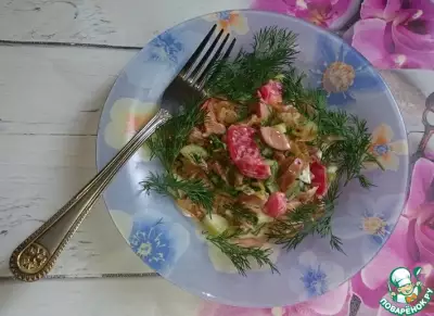 Салат с капустой и сосисками