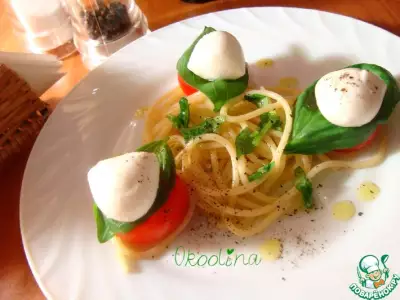 Салат с моцареллой и спагетти