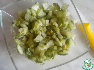 Зеленый салат с заправкой из авокадо