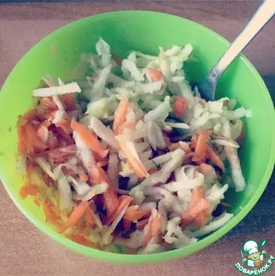 Сладкий салат с яблоком и морковью