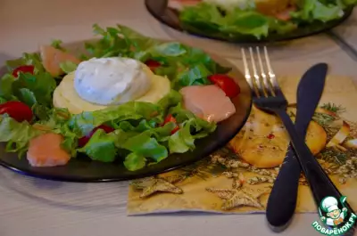 Салат с лососем и сырным суфле