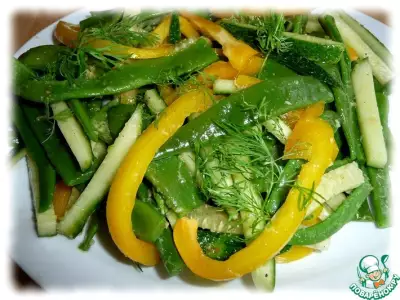 Салат из стручковой фасоли с овощами