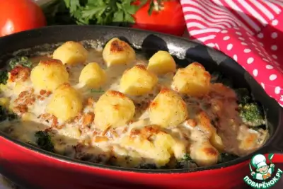 Мусака с брокколи и картофельным пюре