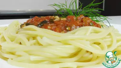 Спагетти под красным соусом с каперсами